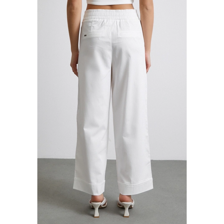 Beli Lastikli Paçası Katlamalı Pantolon Beyaz
