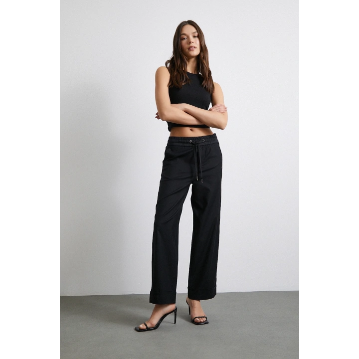 Beli Lastikli Paçası Katlamalı Pantolon Siyah