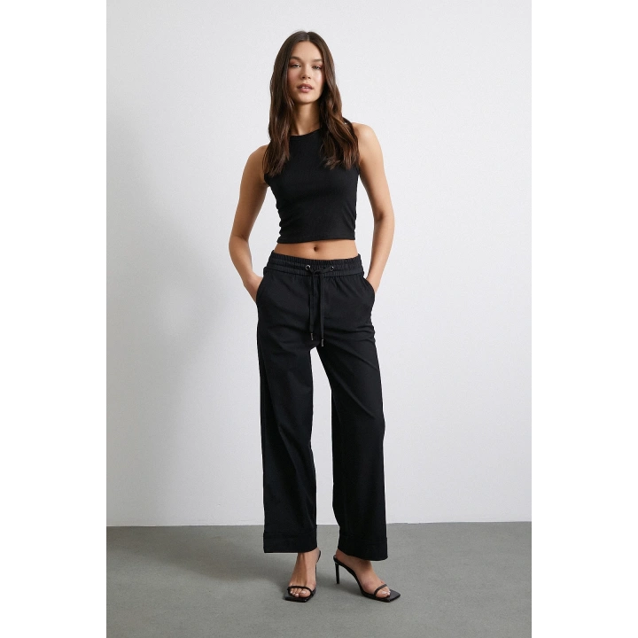 Beli Lastikli Paçası Katlamalı Pantolon Siyah
