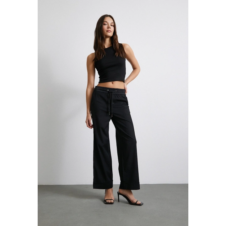 Beli Lastikli Paçası Katlamalı Pantolon Siyah