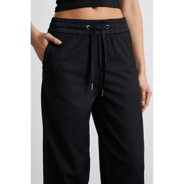 Beli Lastikli Paçası Katlamalı Pantolon Siyah