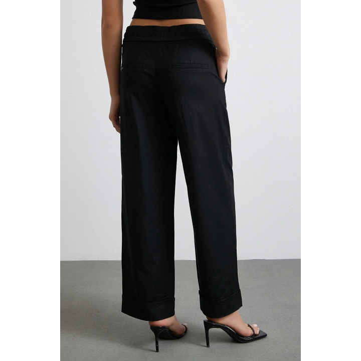Beli Lastikli Paçası Katlamalı Pantolon Siyah