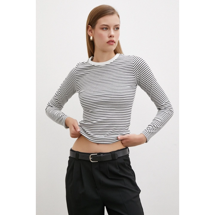 Bisiklet Yaka Çizgili Bluz Beyaz