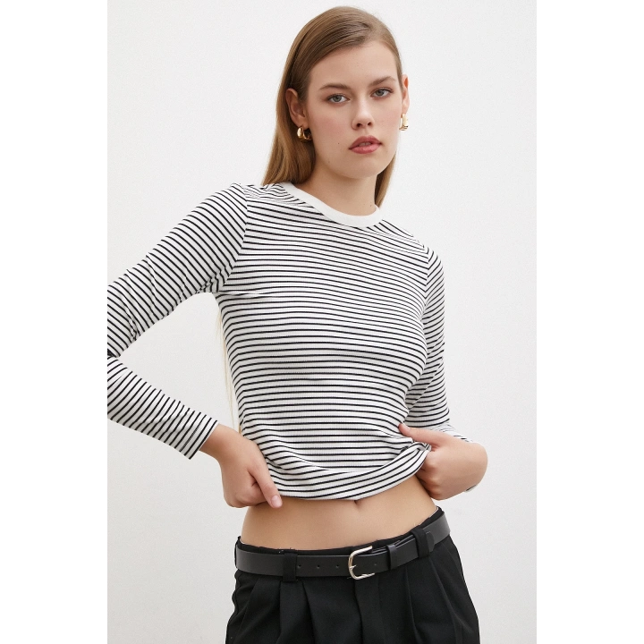 Bisiklet Yaka Çizgili Bluz Beyaz