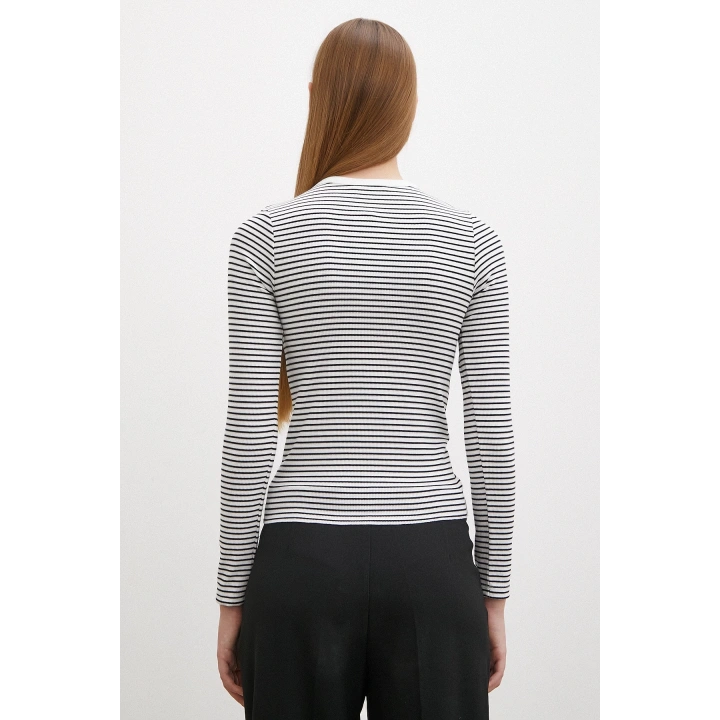 Bisiklet Yaka Çizgili Bluz Beyaz