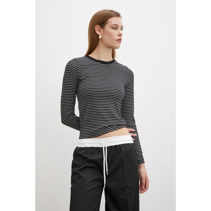 Bisiklet Yaka Çizgili Bluz Siyah