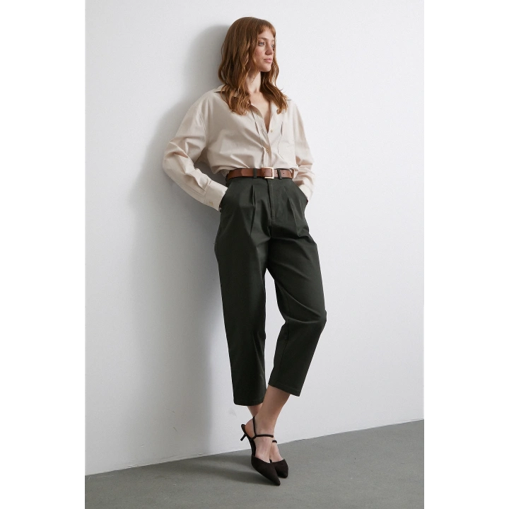 Cep Detaylı Kemerli Gabardin Pantolon Haki