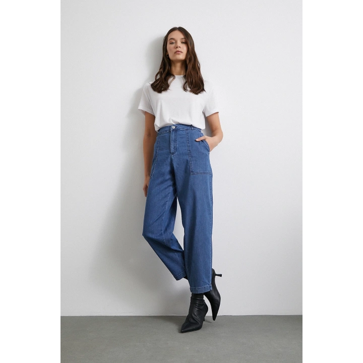 Cep Detaylı Paçası Katlamalı Mom Jean Mavi