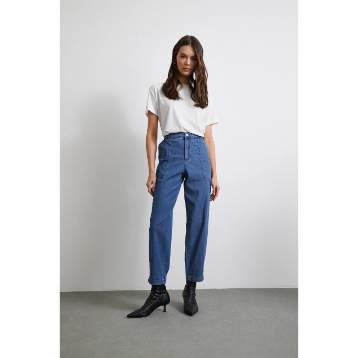 Cep Detaylı Paçası Katlamalı Mom Jean Mavi