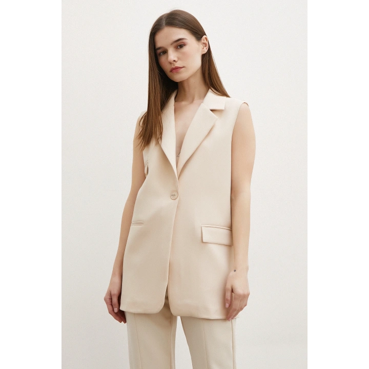 Cep Kapaklı Üç Düğmeli Uzun Yelek Bej