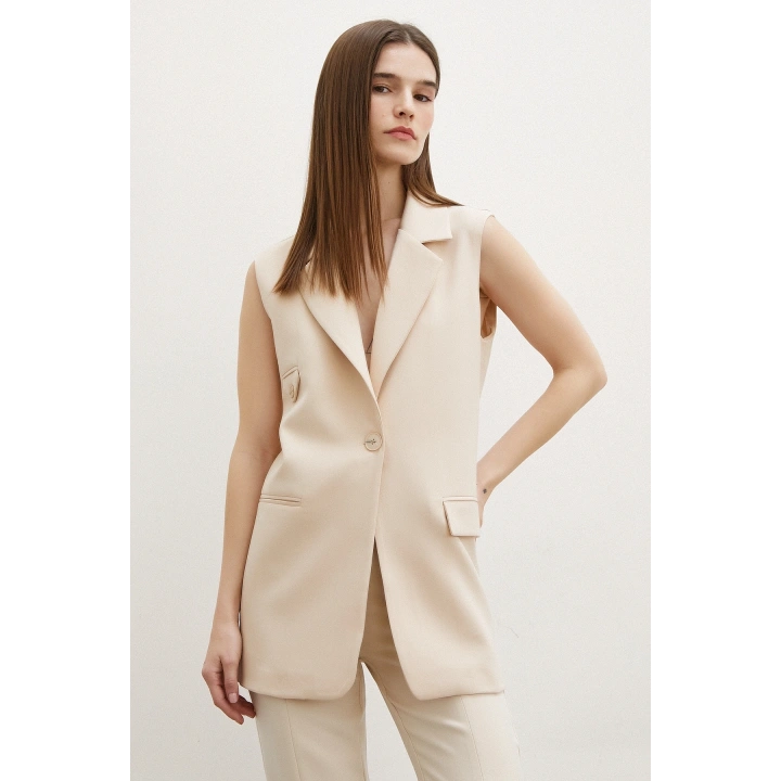 Cep Kapaklı Üç Düğmeli Uzun Yelek Bej