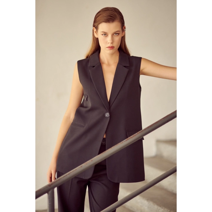 Cep Kapaklı Üç Düğmeli Uzun Yelek Siyah