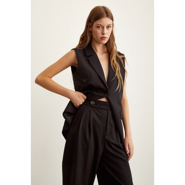 Cep Kapaklı Üç Düğmeli Uzun Yelek Siyah