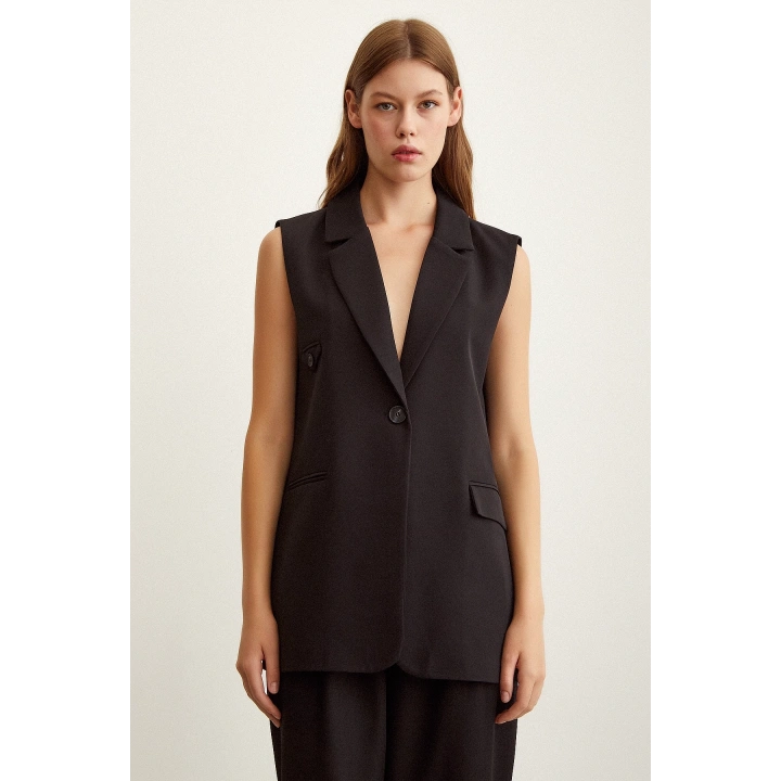 Cep Kapaklı Üç Düğmeli Uzun Yelek Siyah