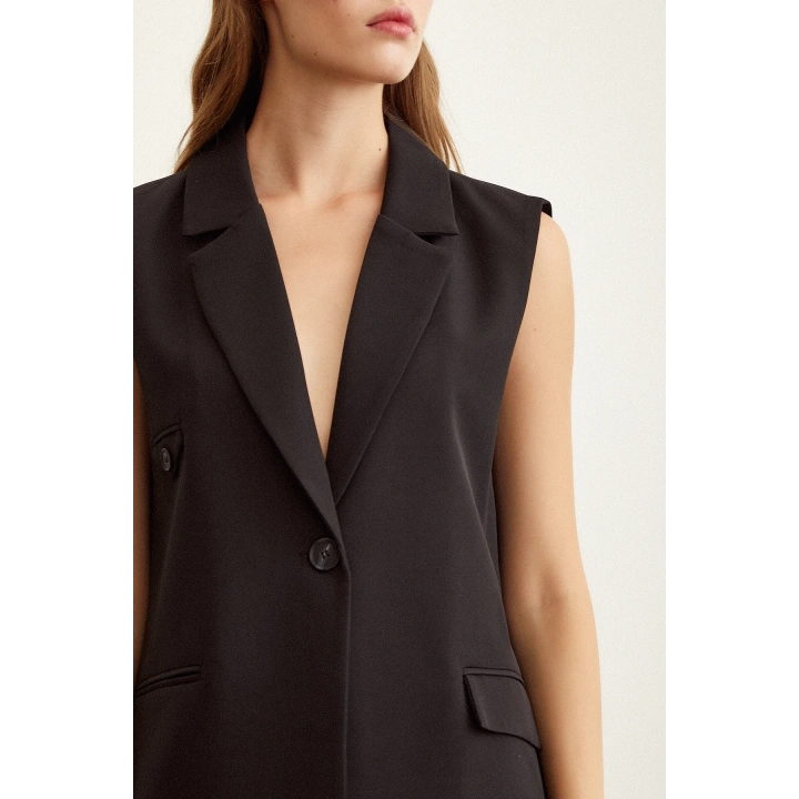 Cep Kapaklı Üç Düğmeli Uzun Yelek Siyah