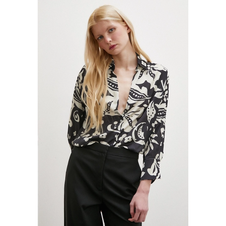 Çiçek Desenli Saten Gömlek Siyah