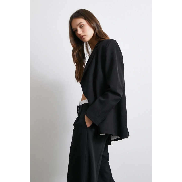 Çizgi Astarlı Dökümlü Blazer Ceket Siyah