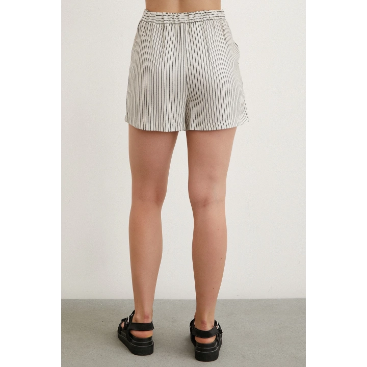 Çizgili Cepli Şort Bej