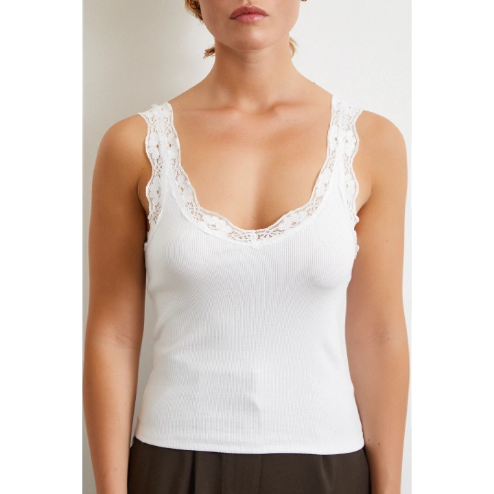 Dantel Askılı Top Beyaz