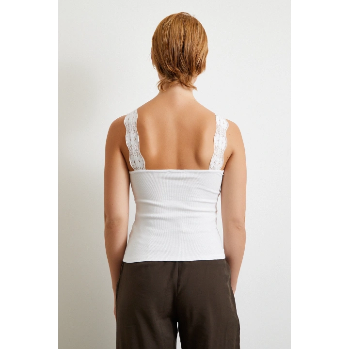 Dantel Askılı Top Beyaz