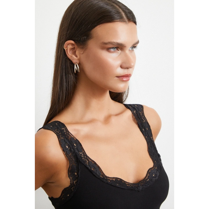 Dantel Askılı Top Siyah