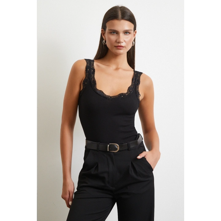 Dantel Askılı Top Siyah