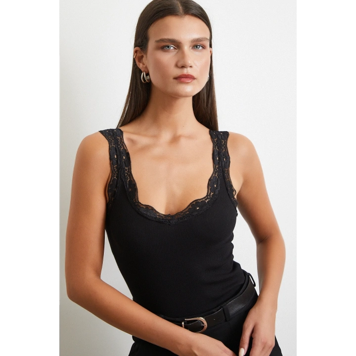 Dantel Askılı Top Siyah