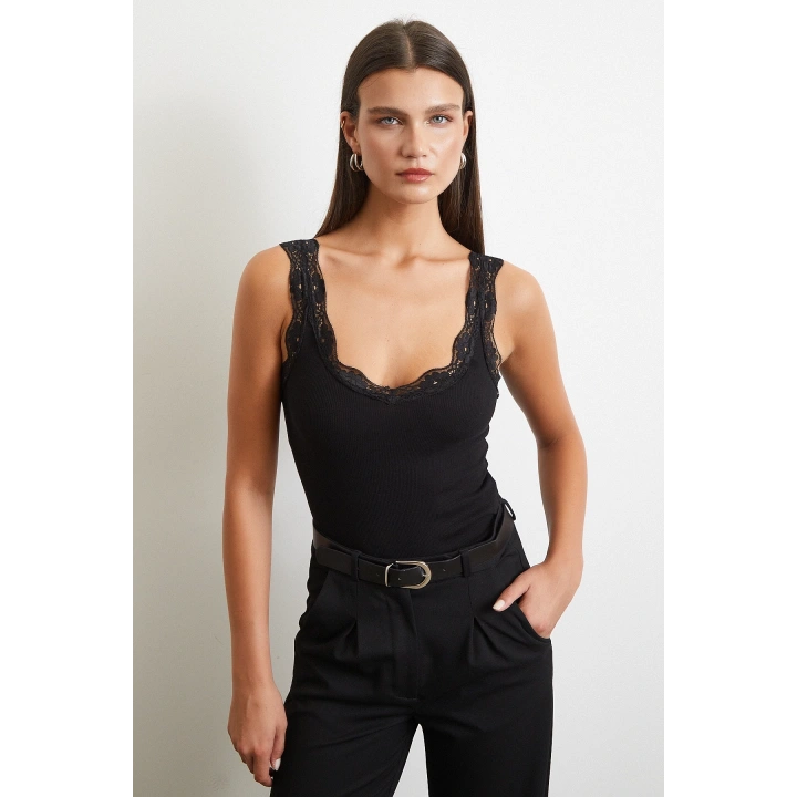 Dantel Askılı Top Siyah