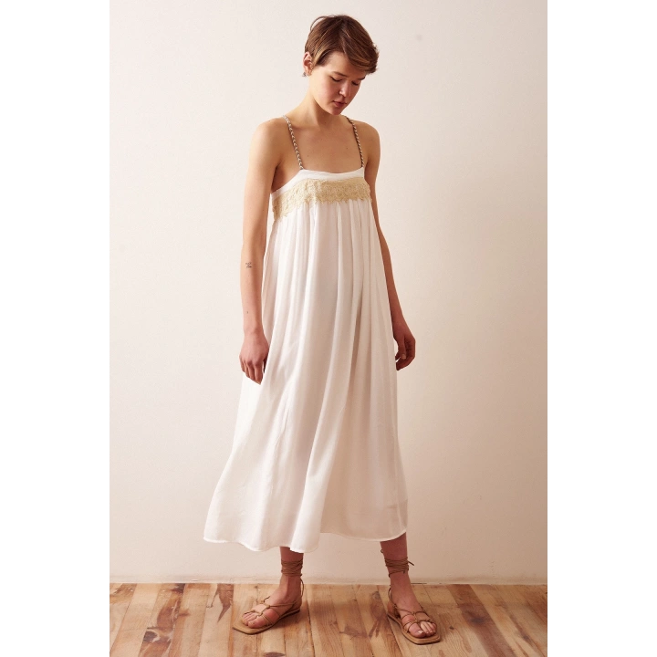 Dantel Detaylı Askılı Salaş Elbise Beyaz