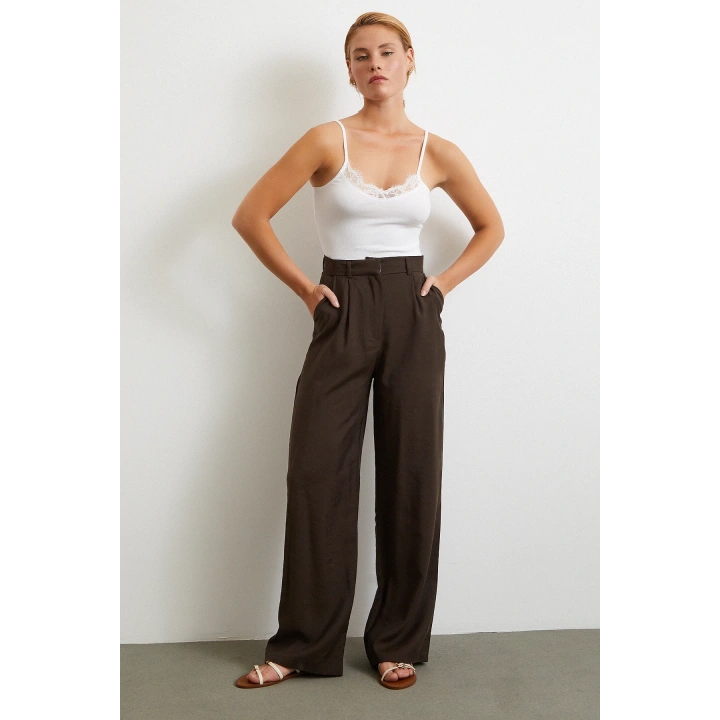 Dantel Detaylı Askılı Top Beyaz