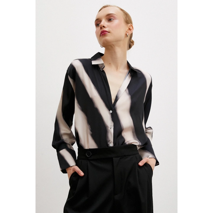 Desenli V Yaka Saten Gömlek Bej