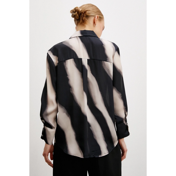 Desenli V Yaka Saten Gömlek Bej