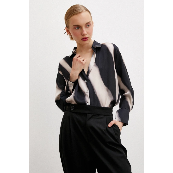 Desenli V Yaka Saten Gömlek Bej