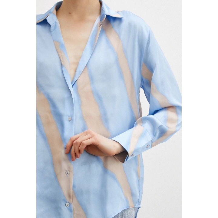 Desenli V Yaka Saten Gömlek Mavi