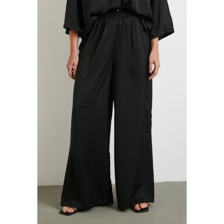 Dökümlü Romantik Pantolon Siyah