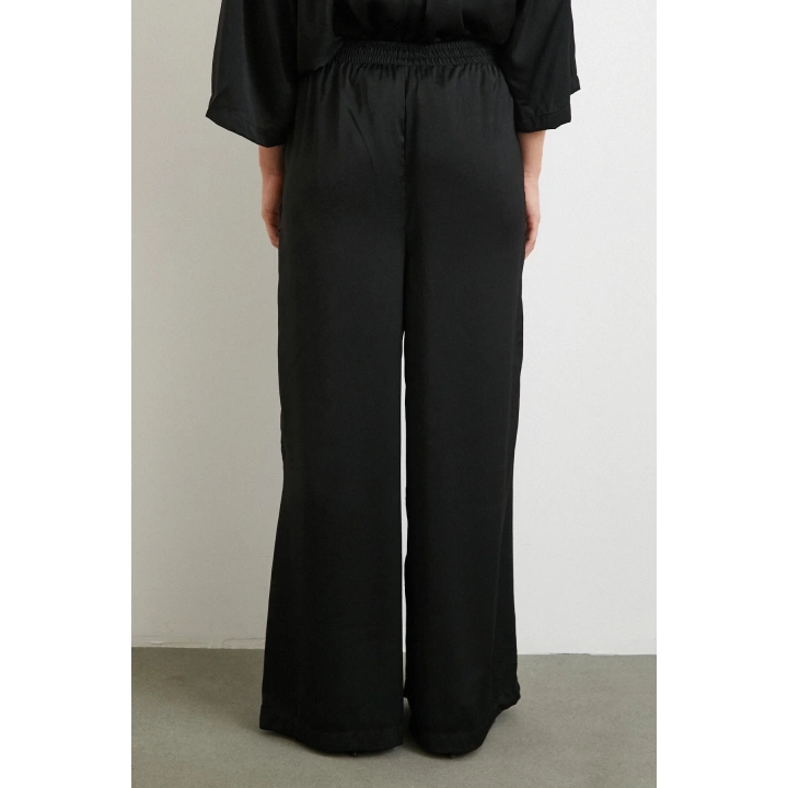 Dökümlü Romantik Pantolon Siyah