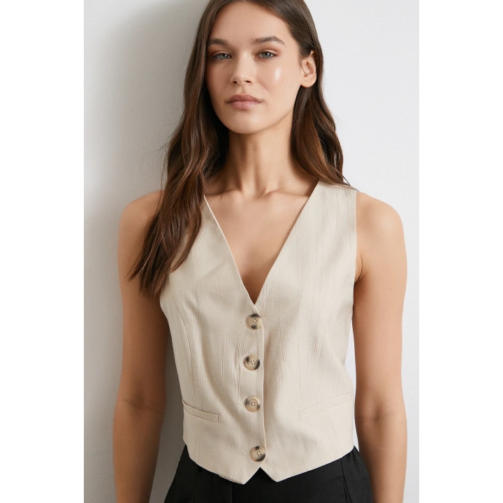 Dört Düğmeli Cep Kapaklı Yelek Bej