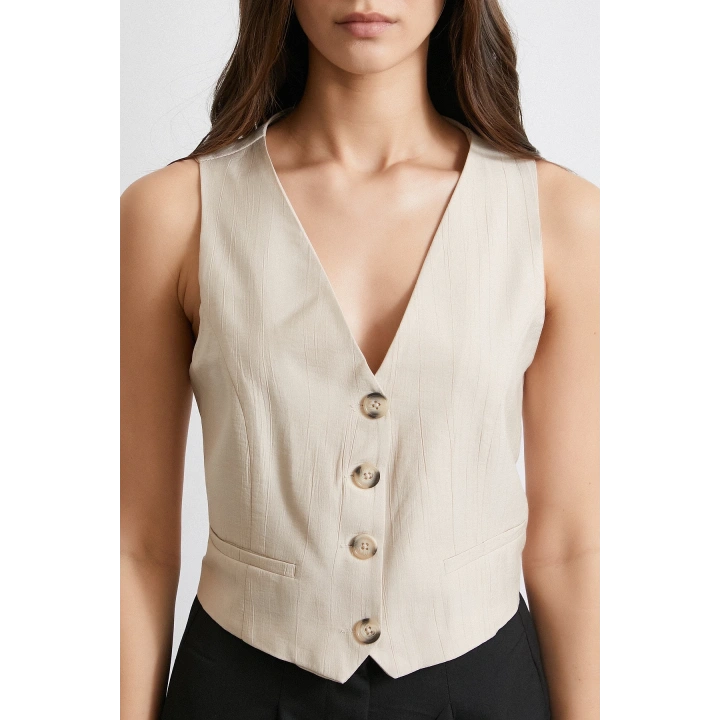 Dört Düğmeli Cep Kapaklı Yelek Bej