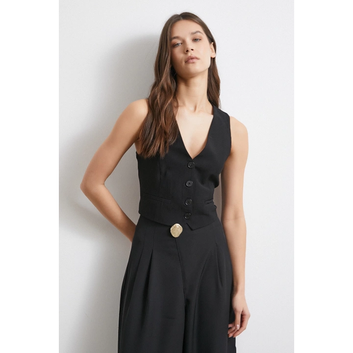 Dört Düğmeli Cep Kapaklı Yelek Siyah