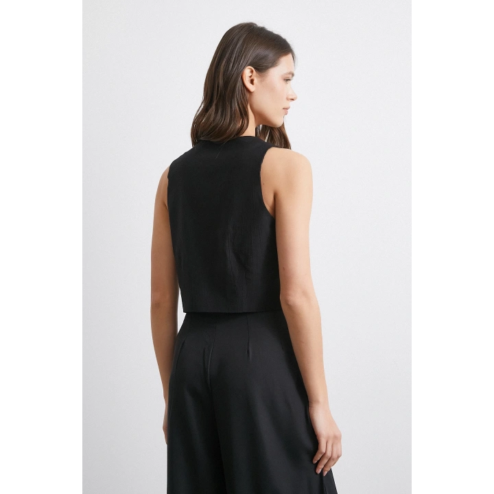 Dört Düğmeli Cep Kapaklı Yelek Siyah