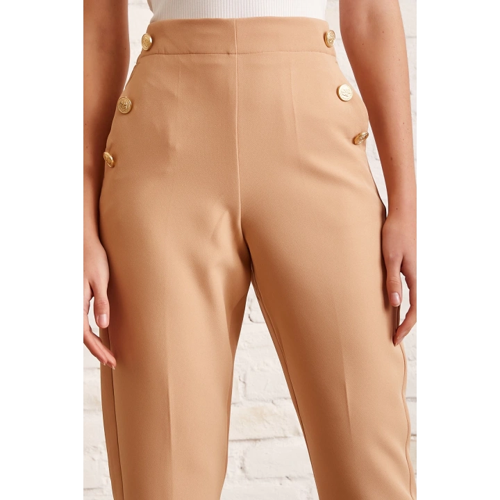 Düğme Detaylı Dar Paça Pantolon Bej