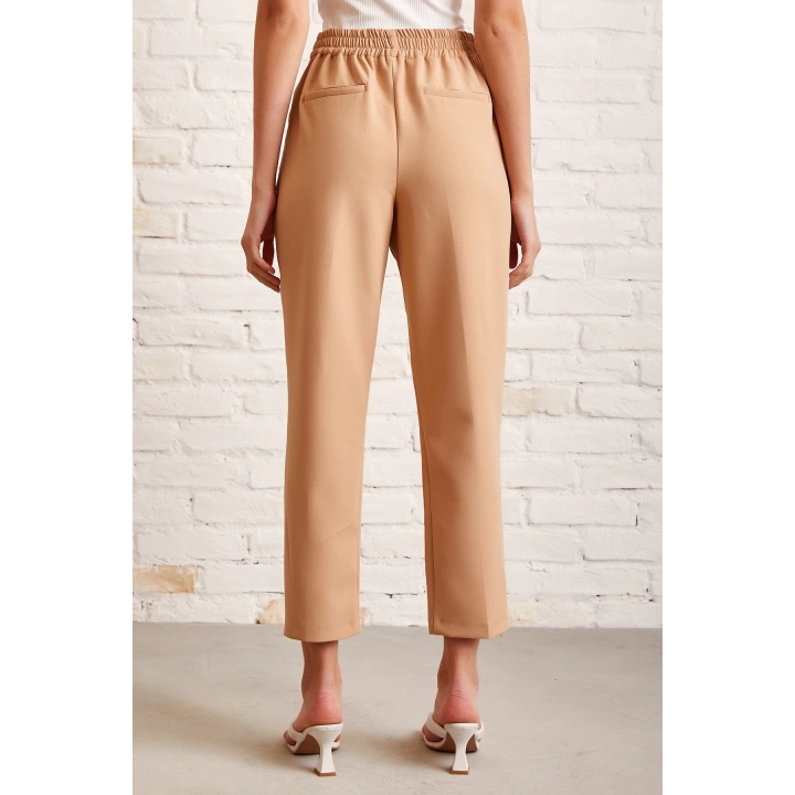 Düğme Detaylı Dar Paça Pantolon Bej
