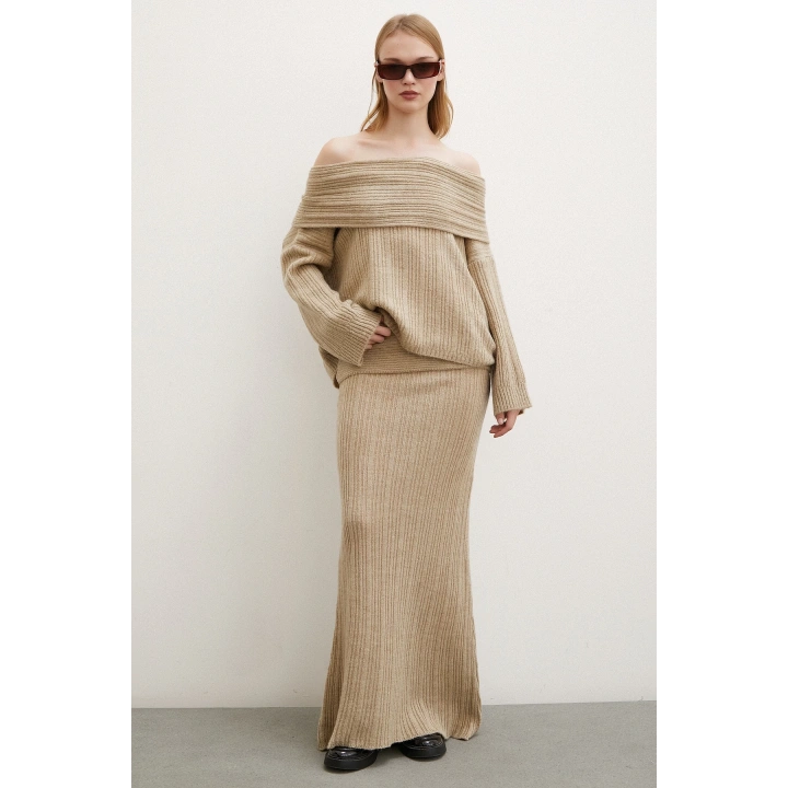 Etekli Madonna Yaka Takım Kahve