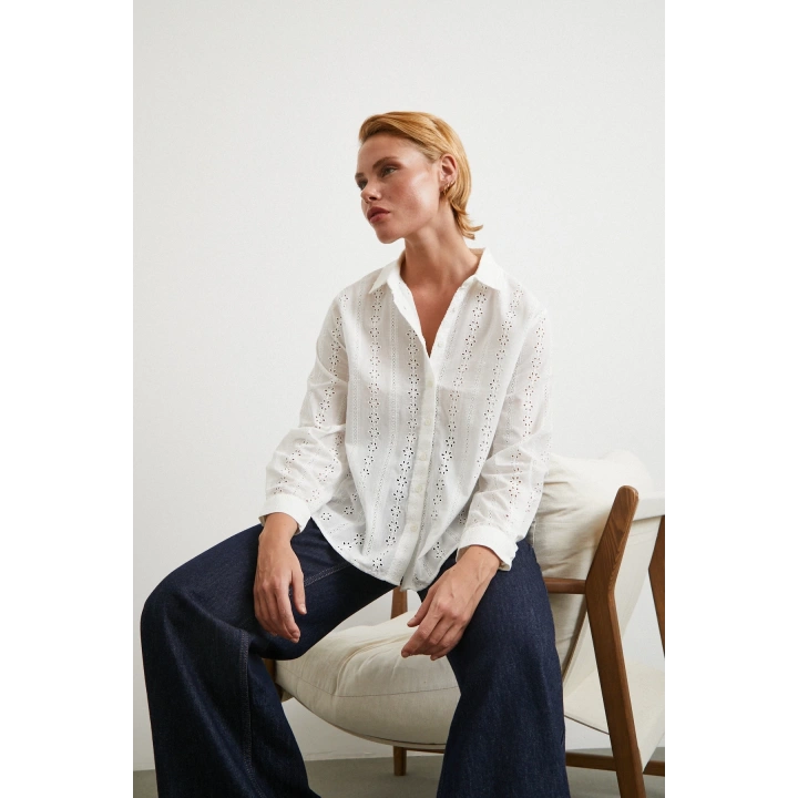 Fisto İşlemeli Gömlek Beyaz