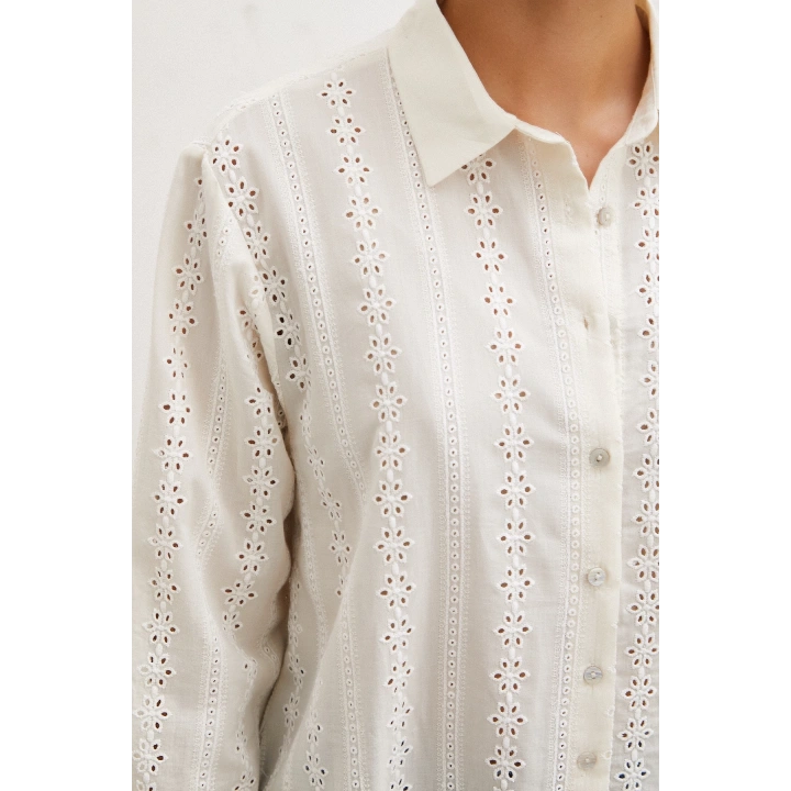 Fisto İşlemeli Gömlek Krem