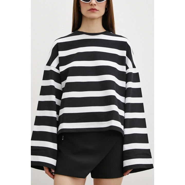 Geniş Kollu Çizgili Kazak Siyah