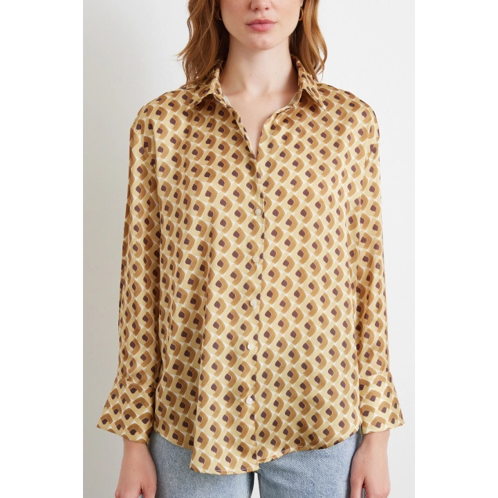 Geometrik Desenli Saten Gömlek Bej