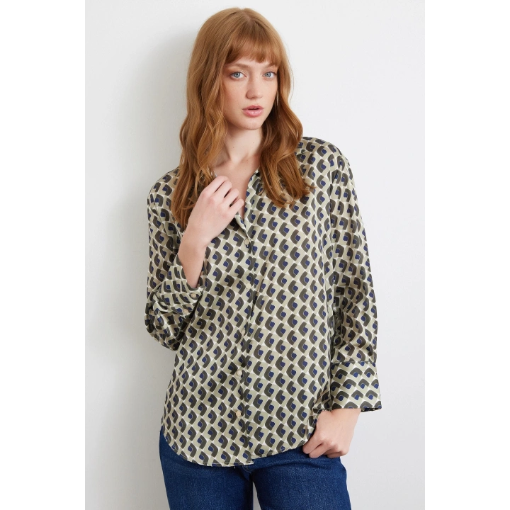 Geometrik Desenli Saten Gömlek Haki