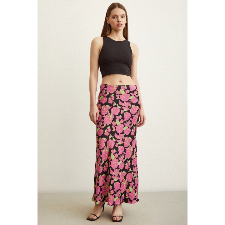 Gül Desenli Saten Etek Pembe