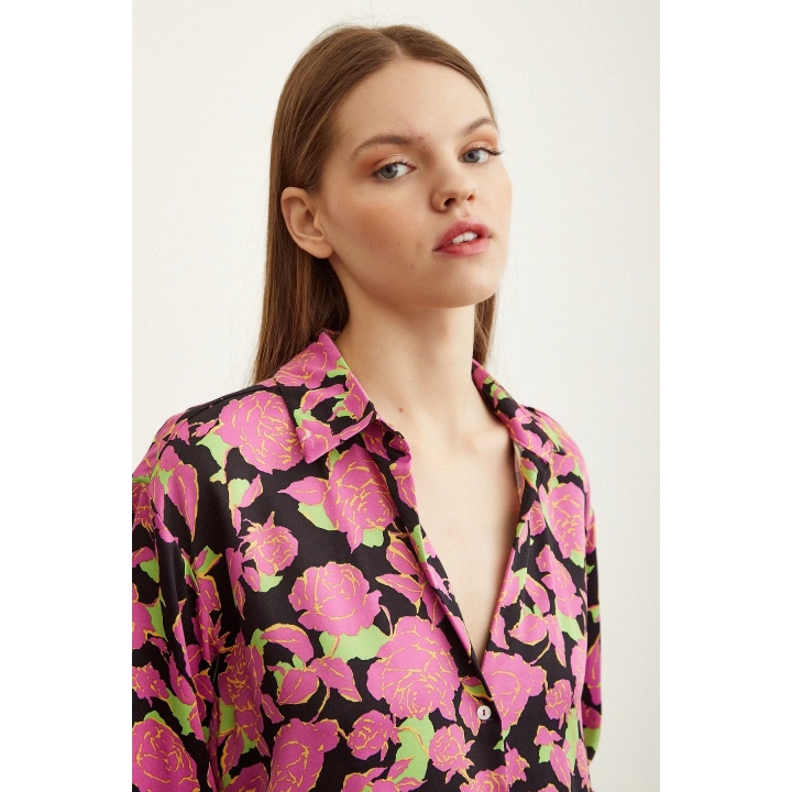 Gül Desenli Saten Gömlek Pembe
